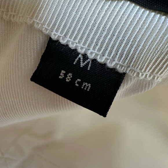 Gucci Canvas Interlocking GG Baseball Cap - Picture 4 of 10